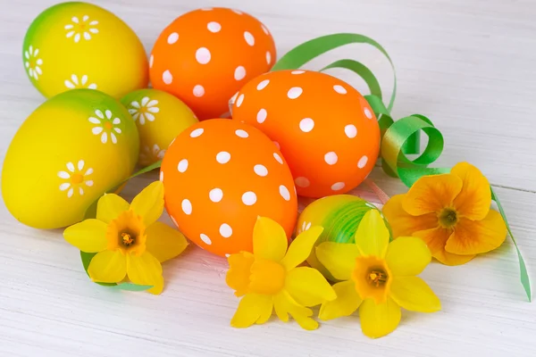 Decoração de Páscoa na cor laranja amarela — Fotografia de Stock