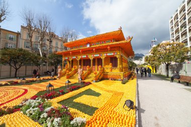 Menton, Fransa - 20 Şubat: Limon Festival (Fete du ağaç kavunu) 2015 için Fransız Riviera.The konulu oldu: Çin limon Tribulations. Menton, Fransa - 20 Şubat 2015