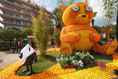 Menton, Fransa - 20 Şubat: Limon Festival (Fete du ağaç kavunu) 2015 için Fransız Riviera.The konulu oldu: Çin limon Tribulations. Menton, Fransa - 20 Şubat 2015