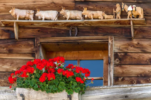 Window of typical old alpine farmhouse — Stock Photo, Image