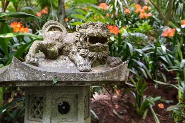 Escultura Foo Dog en Monte Palace Tropical Garden. Funchal, Isla de Madeira, Portugal —  Fotos de Stock