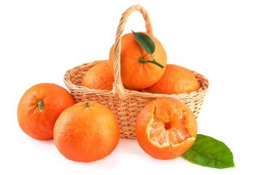 Mandalina sepet beyaz üzerinde