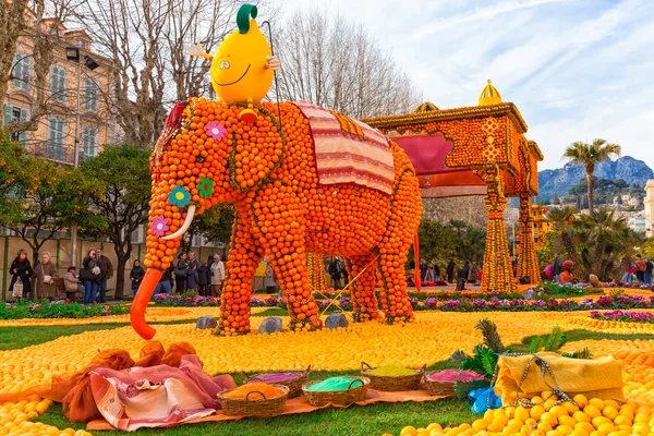 Фестиваль лимона (Fete du Citron), Ментон, Франция . — стоковое фото