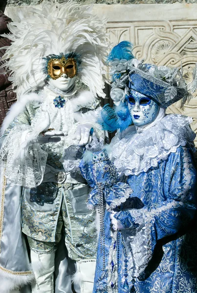Lindas máscaras de carnaval, no Carnaval de Veneza, Itália — Fotografia de Stock