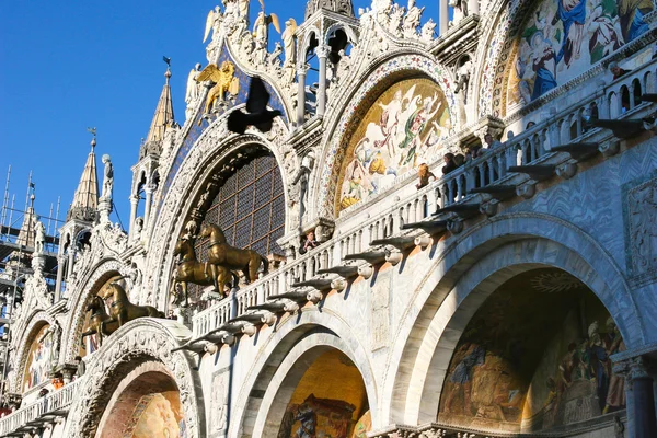 Façade de la basilique Saint-Marks et du palais des Doges, Venise, Italie — Photo