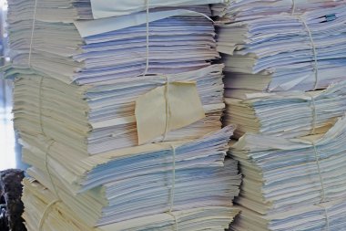 eski kağıt belge yığını