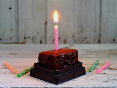 doğum günü pastası mumu ile