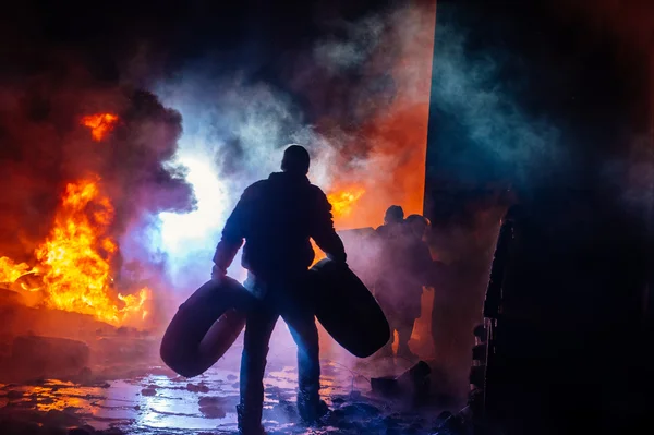 Manifestantes andam em chamas — Fotografia de Stock