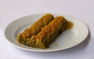 Fıstıklı, cevizli, fındıklı, bademli enfes baklava..