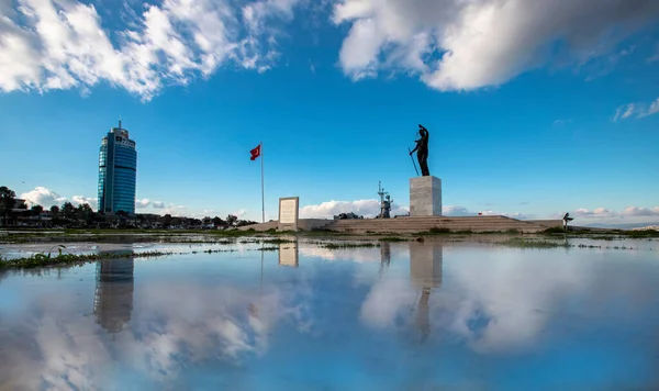 Turquie Izmir Janvier 2021 Statue Justice Bâtiment Zdilek Dans District — Photo