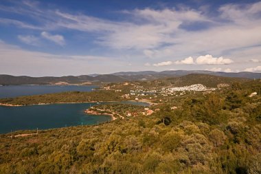 Türkiye - Mugla - Milas ilçesinde Gllk ilçesine bağlı güzel bir deniz manzarası.