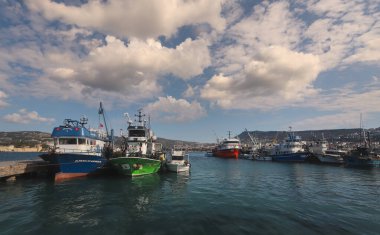 İzmir - Türkiye 08. Mart 2021 Eski Foa, deniz kenarındaki en güzel tatil köylerinden biri..