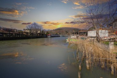 (Agva, ile, the Turkey 23 - Şubat 2021) Gksu nehrinde popüler bir yer ve tatil beldesi. Oteller ve restoranlar.