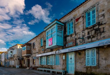 Alacati - cesme - İzmir 15. Ocak. 2021 Alacati 'nin mavi renkli taş evleri