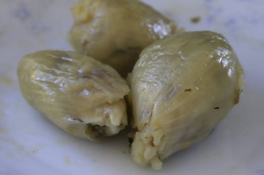 Türk usulü pirinç ve içi doldurulmuş soğan