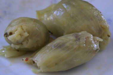 Türk usulü pirinç ve içi doldurulmuş soğan