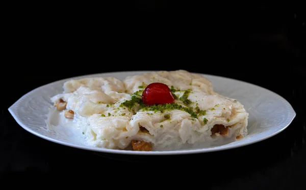 Traditionelles Ramadan Dessert Gullac Auf Dem Tisch Wird Aus Gullac — Stockfoto