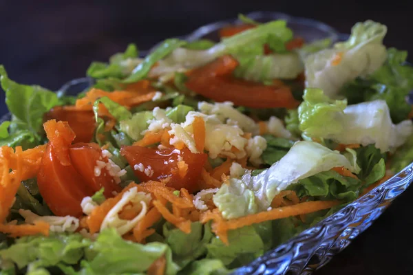 Miscela Foglie Verdi Pomodoro Lattuga Carota Insalata Formaggio — Foto Stock