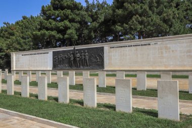 Çanakkale, Türkiye, 01 Temmuz 2021: Türkiye 'nin Çanakkale kentindeki Akbas Şehitleri Mezarlığındaki Türk Askerleri Anıtı
