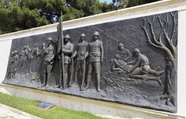 Çanakkale, Türkiye, 01 Temmuz 2021: Türkiye 'nin Çanakkale kentindeki Akbas Şehitleri Mezarlığındaki Türk Askerleri Anıtı