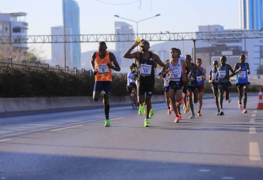 Altnyol - İzmir - Türkiye, 11 Nisan 2021, fotoğraf maratonu 45 km koşucuları.
