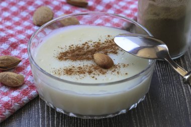 Geleneksel lezzetli Türk Tatlıları; sütlaç