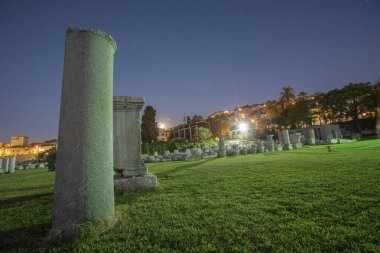 Türkiye 'nin İzmir kentindeki Agora kalıntıları, arkeoloji sahası