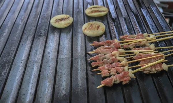 Tradycyjne Pyszne Tureckie Jedzenie Moment Gotowania Mięsa Jagnięcego Ogniu Węglowym — Zdjęcie stockowe