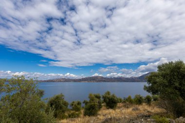 Bafa Gölü, Mugla ve Aydn illeri sınırları içinde.