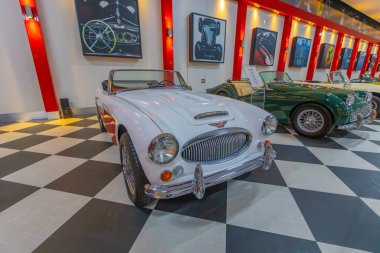 İzmir, Türkiye - 07 Mart 2025: Key Museum Türkiye 'nin en kapsamlı klasik araba ve motosiklet müzesidir