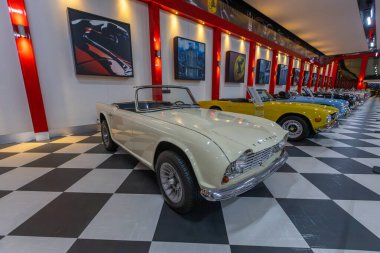 İzmir, Türkiye - 07 Mart 2025: Key Museum Türkiye 'nin en kapsamlı klasik araba ve motosiklet müzesidir