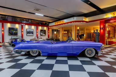 İzmir, Türkiye - 07 Mart 2025: Key Museum Türkiye 'nin en kapsamlı klasik araba ve motosiklet müzesidir