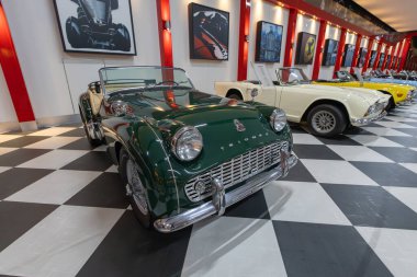 İzmir, Türkiye - 07 Mart 2025: Key Museum Türkiye 'nin en kapsamlı klasik araba ve motosiklet müzesidir