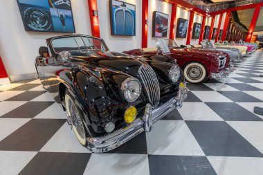 İzmir, Türkiye - 07 Mart 2025: Key Museum Türkiye 'nin en kapsamlı klasik araba ve motosiklet müzesidir