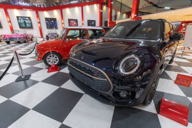 İzmir, Türkiye - 07 Mart 2025: Key Museum Türkiye 'nin en kapsamlı klasik araba ve motosiklet müzesidir