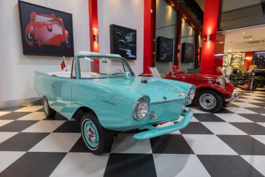 İzmir, Türkiye - 07 Mart 2025: Key Museum Türkiye 'nin en kapsamlı klasik araba ve motosiklet müzesidir