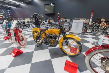 İzmir, Türkiye - 07 Mart 2025: Key Museum Türkiye 'nin en kapsamlı klasik araba ve motosiklet müzesidir