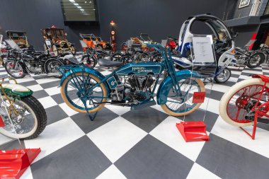 İzmir, Türkiye - 07 Mart 2025: Key Museum Türkiye 'nin en kapsamlı klasik araba ve motosiklet müzesidir