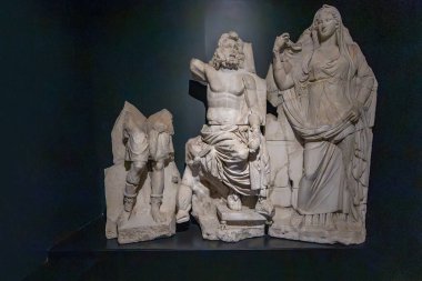 İzmir, Türkiye - 28 Kasım 2024: İzmir Kültür ve Sanat Fabrikasının iç görünümü.