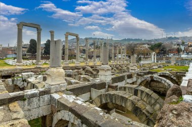 İzmir 'deki antik İzmir şehrinin Agora' sı.