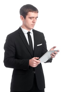 Tablet Pc ile takım elbiseli adam