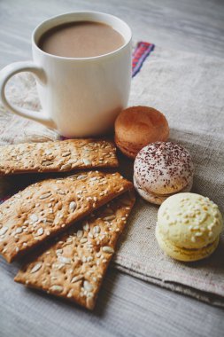 Bademli kurabiye, bisküvi ve kakao