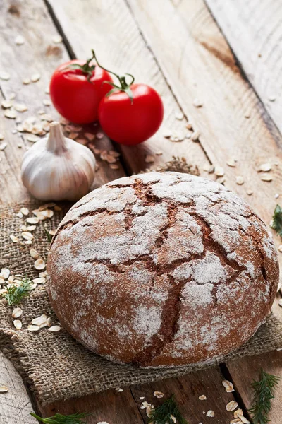 Bochenek chleba i warzyw — Zdjęcie stockowe