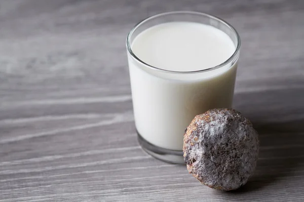 Glas melk en cookie — Stockfoto