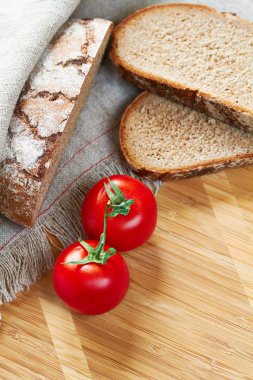 Gri unlu ekmek dilimlenmiş ekmek