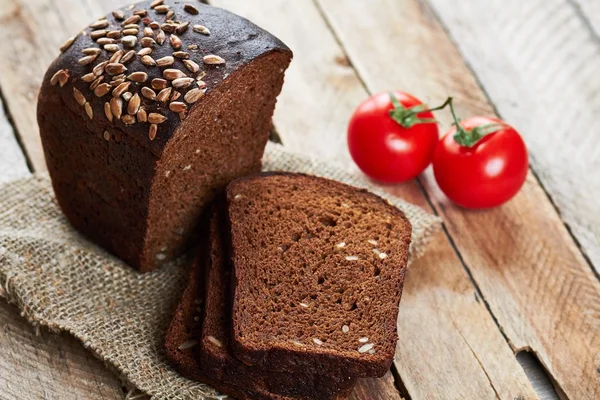 Bochenek chleba i warzyw — Zdjęcie stockowe