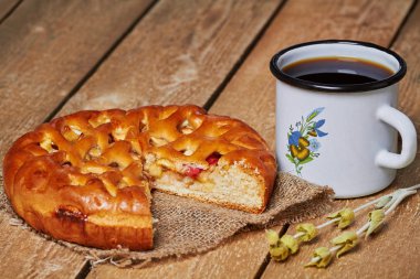 Elmalı turta ve mag