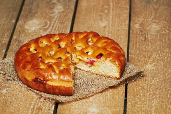 Torta de maçã em pano de saco — Fotografia de Stock