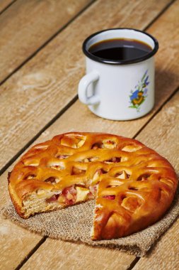 Elmalı turta ve mag