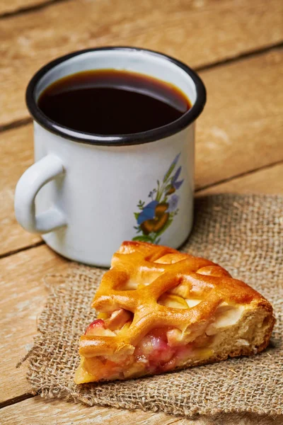 Elmalı turta ve mag